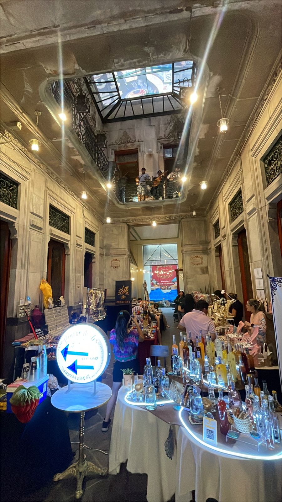 Montaje del mercado en Casa de los Ángeles